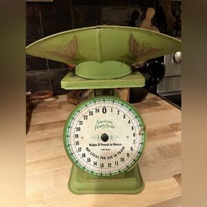 AMERICAN FAMILY KITCHEN Vintage Green Scale 25lb 1906 model